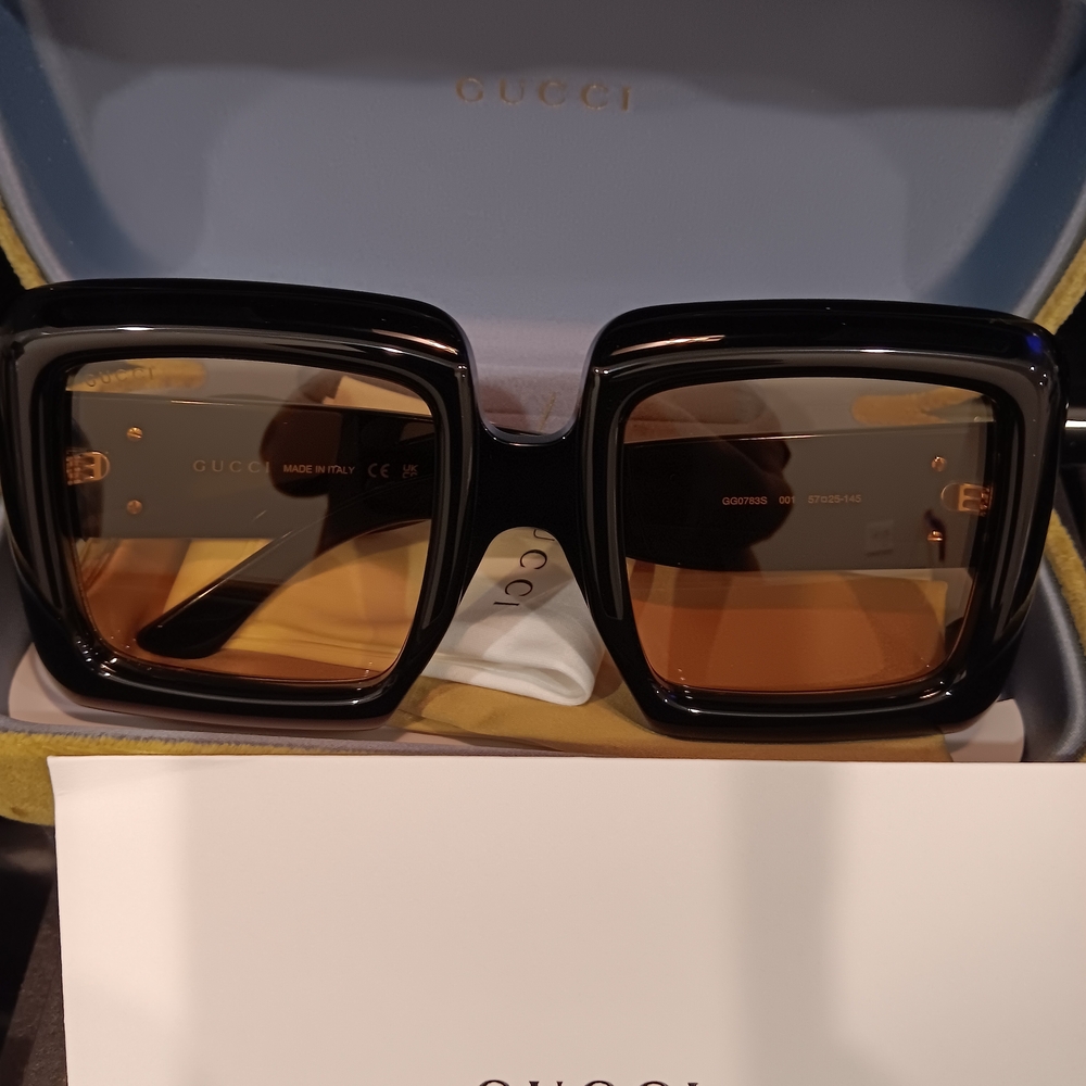 Gucci Black Sunglasses Yellow Lens Very Stylish.